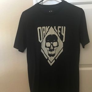 Oakley graphic tee small